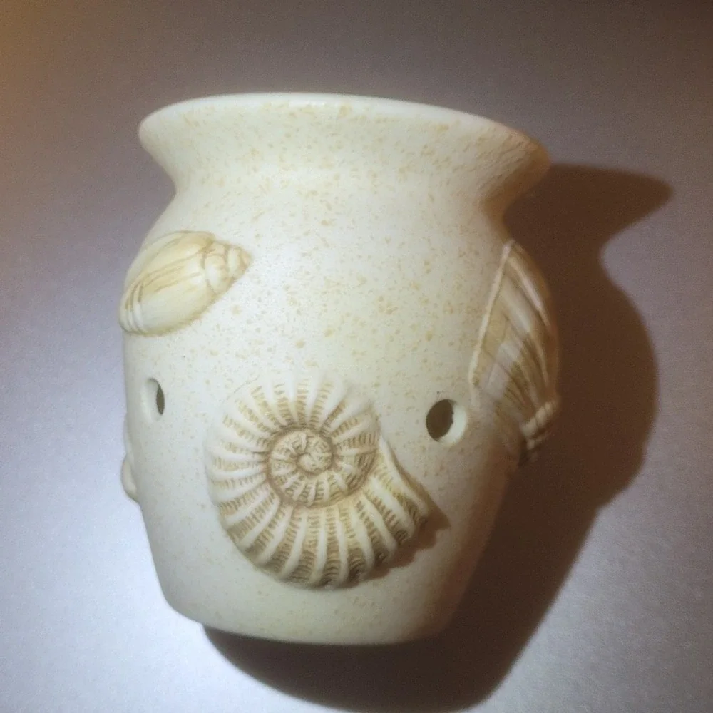 Scentsy Seashells Beach Themed Wall Plug-in Wax Warmer‎ Night Light